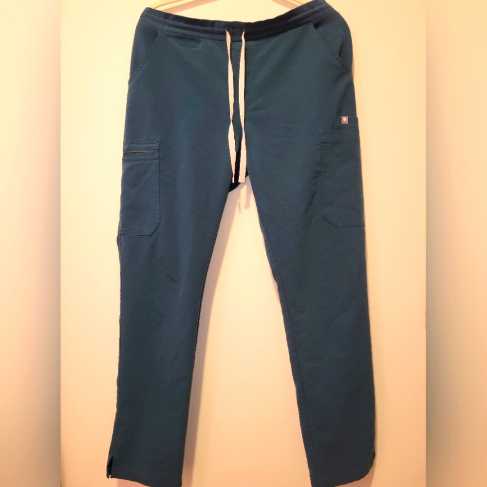 Used women's Figs scrub pants